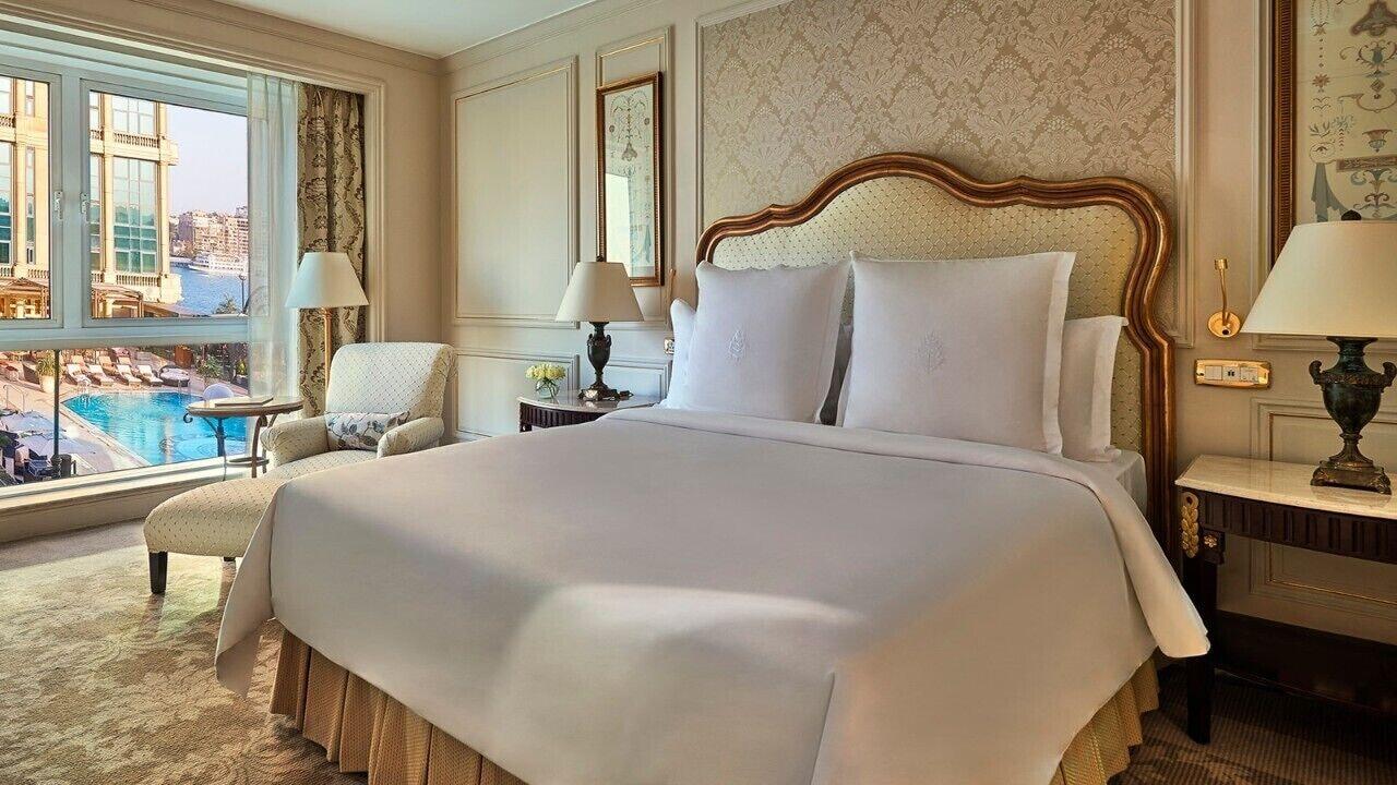 Four Seasons Cairo At The First Residence Giza Екстер'єр фото A bedroom at the Four Seasons Hotel