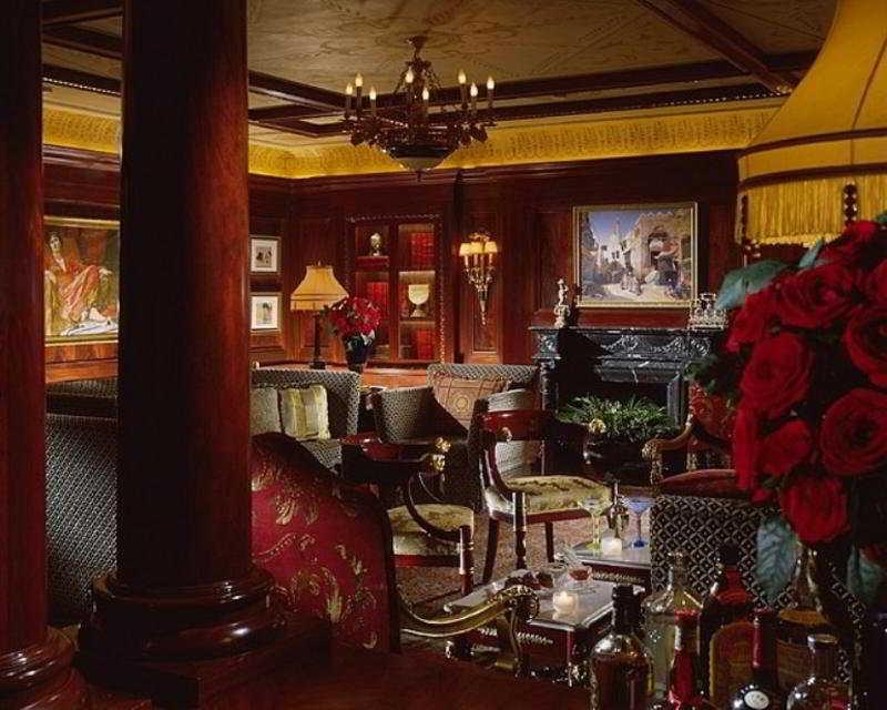 Four Seasons Cairo At The First Residence Giza Екстер'єр фото The interior of the bar
