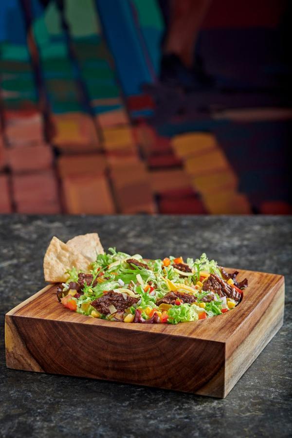 Four Seasons Cairo At The First Residence Giza Екстер'єр фото A steak salad