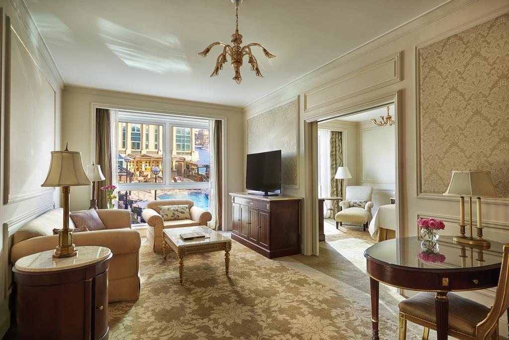 Four Seasons Cairo At The First Residence Giza Екстер'єр фото A suite at The Peninsula