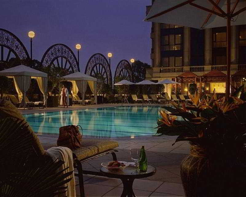 Four Seasons Cairo At The First Residence Giza Зручності фото The pool at the Four Seasons Hotel