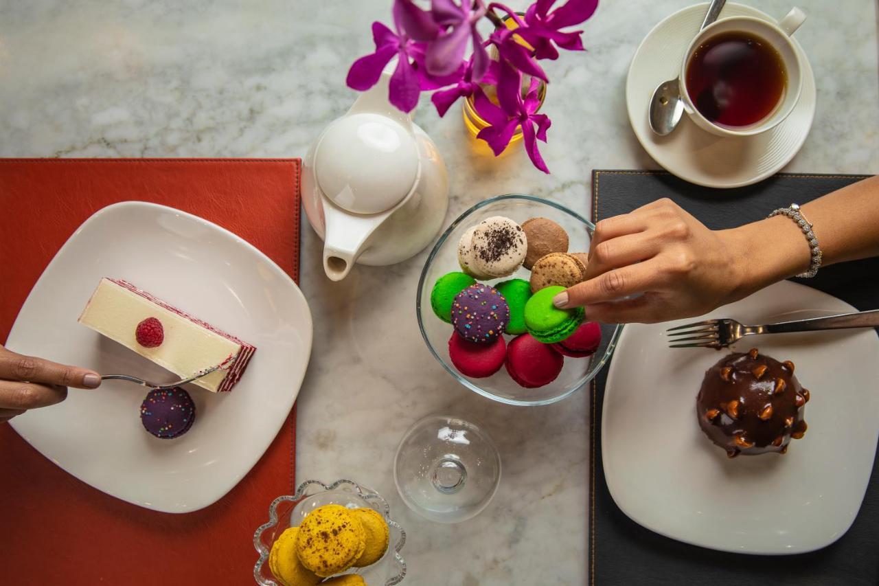 Four Seasons Cairo At The First Residence Giza Екстер'єр фото A selection of desserts