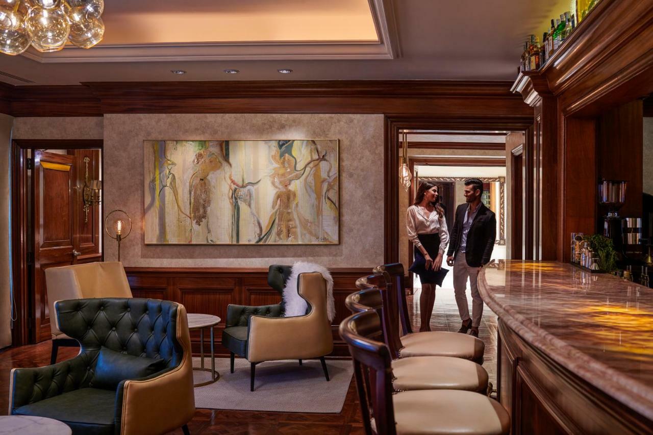 Four Seasons Cairo At The First Residence Giza Екстер'єр фото The bar at the St Regis